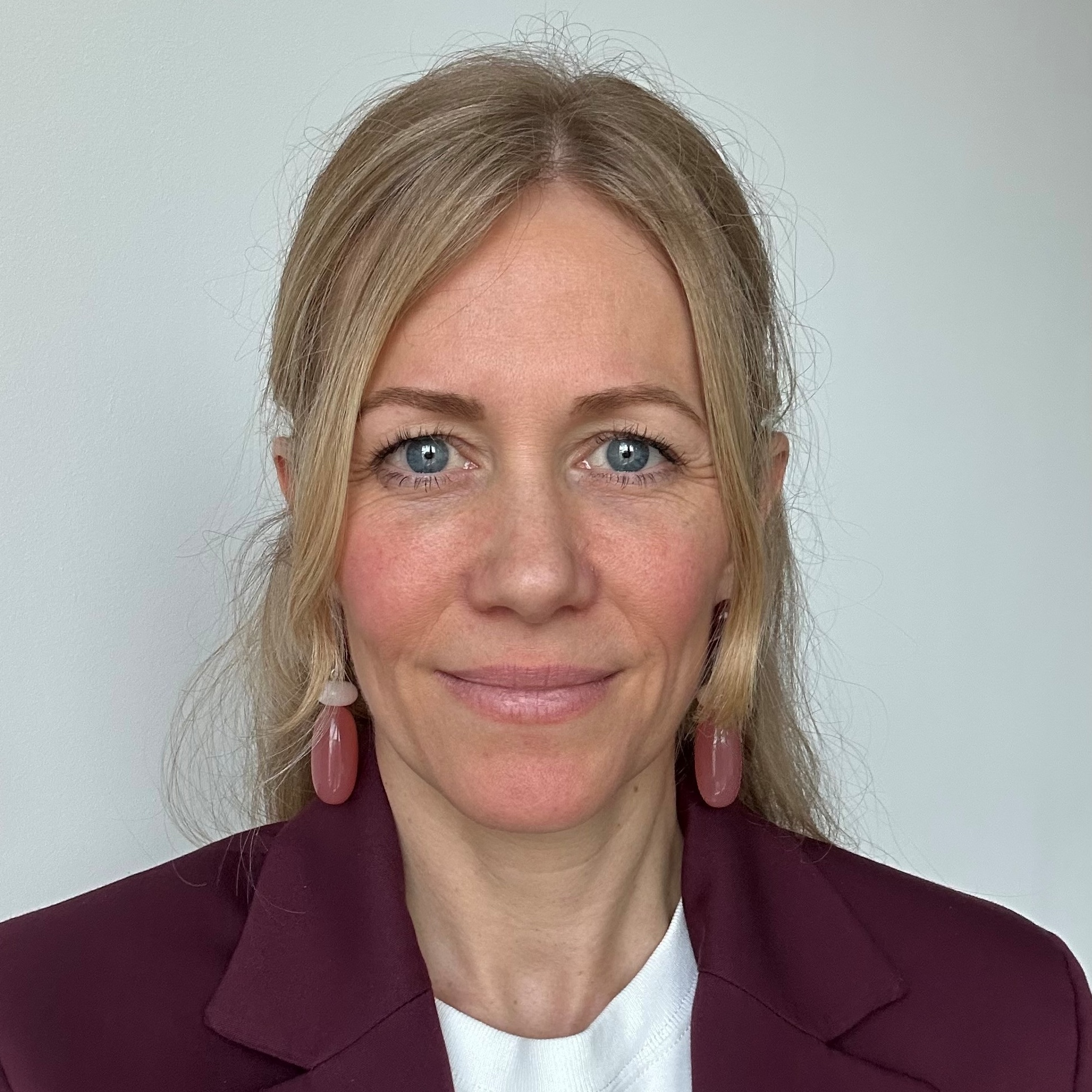 Dr. Sarah Tischer